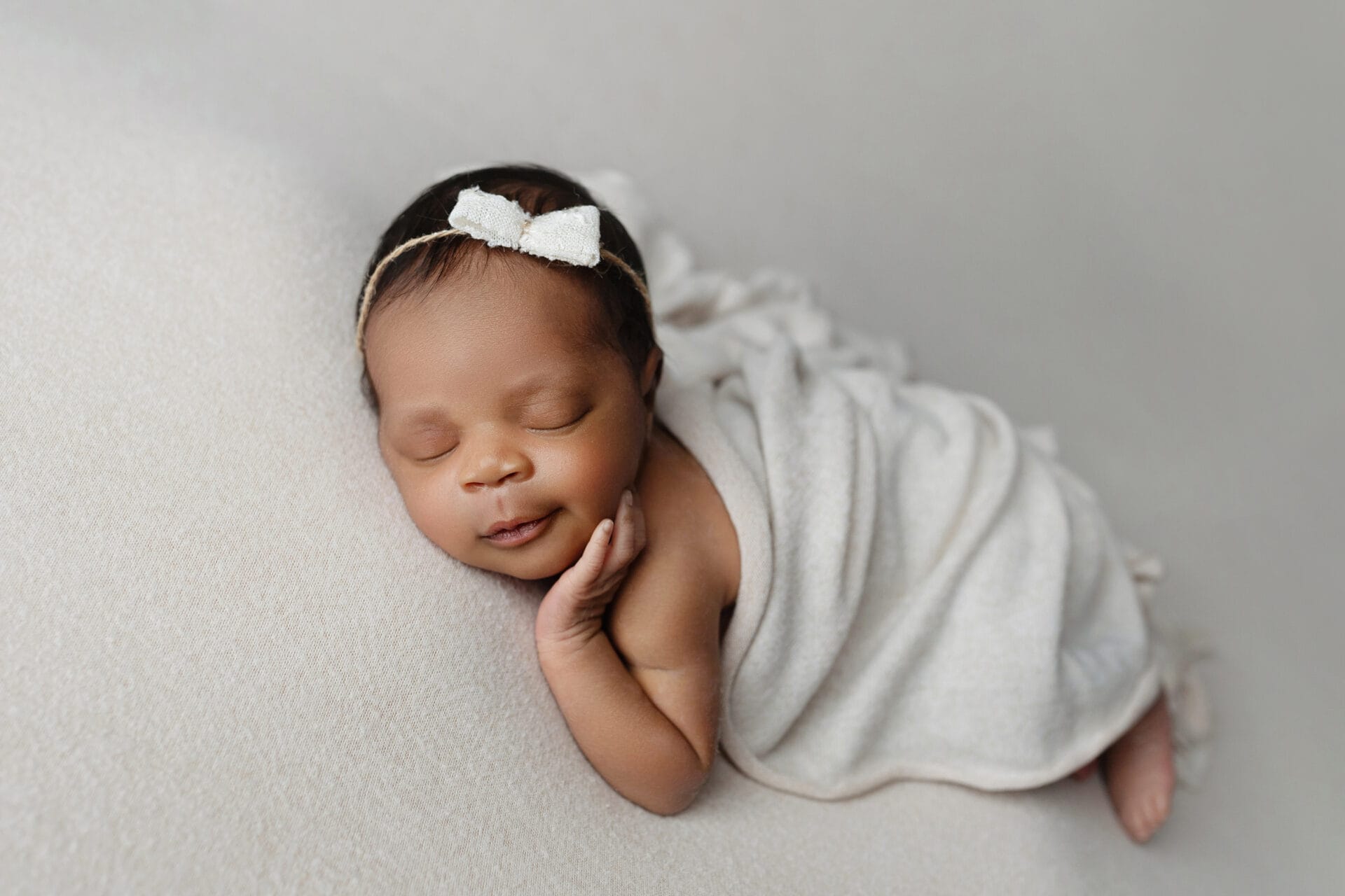 Close-up-of-a-newborn-with-modern-photography-backdrop-and-accessories